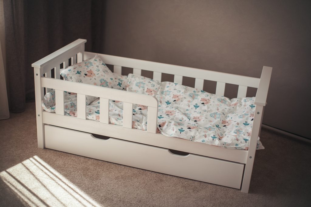 Children bed with draver