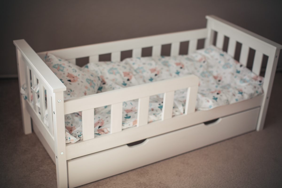 Children bed with draver