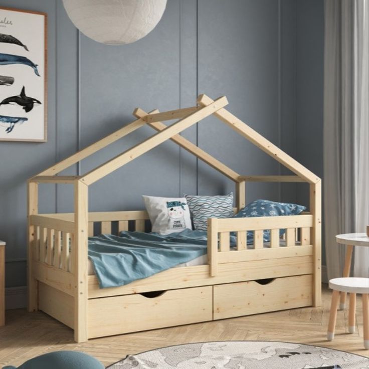 Children's bed house, Lacquered
